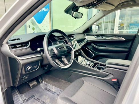 Used 2022 Jeep Grand Cherokee Laredo w/ Luxury Tech Group I image 15