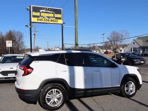 Used 2024 GMC Terrain SLE image 4