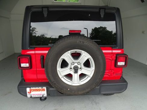 Certified 2022 Jeep Wrangler Sport AWD/4WD image 18