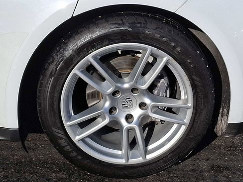 Used 2018 Porsche Panamera 4 image 6