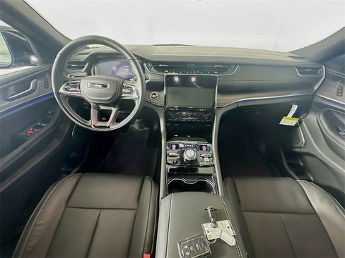 New 2025 Jeep Grand Cherokee L Overland image 9