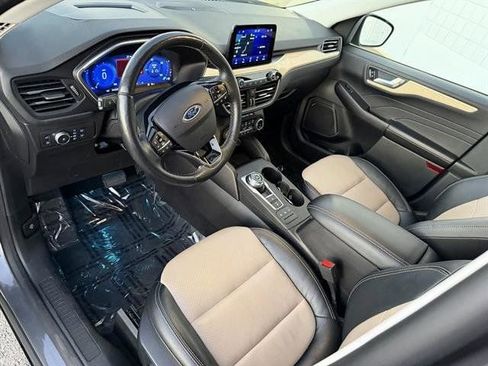 Used 2022 Ford Escape Titanium w/ Titanium Elite Package image 2