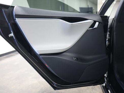Used 2015 Tesla Model S 85D image 39