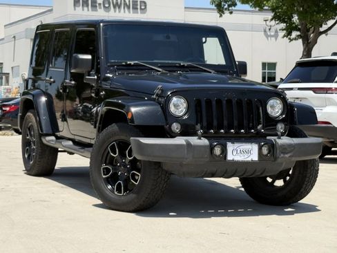 Used 2018 Jeep Wrangler Unlimited Sahara AWD/4WD image 2