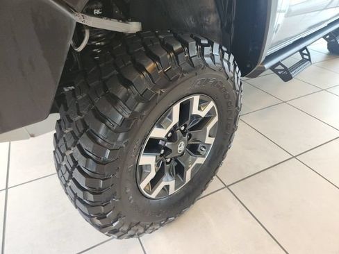 Used 2023 Toyota Tacoma TRD Off-Road w/ TRD Premium Off Road Package AWD/4WD image 6