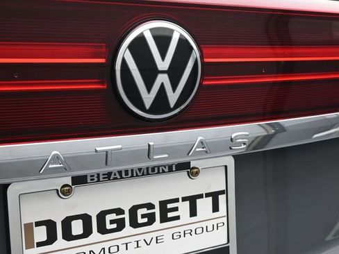 New 2026 Volkswagen Atlas Cross Sport SE FWD image 16
