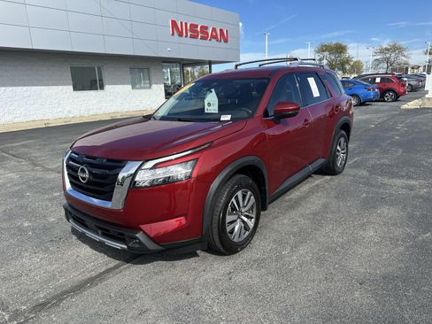 Certified 2023 Nissan Pathfinder SL image 2