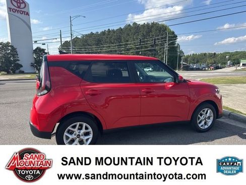 Used 2023 Kia Soul LX w/ LX Technology Package FWD image 2