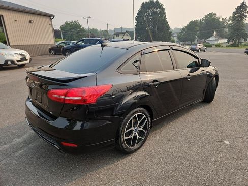 Used 2015 Ford Focus SE w/ SE Sport Package FWD image 3
