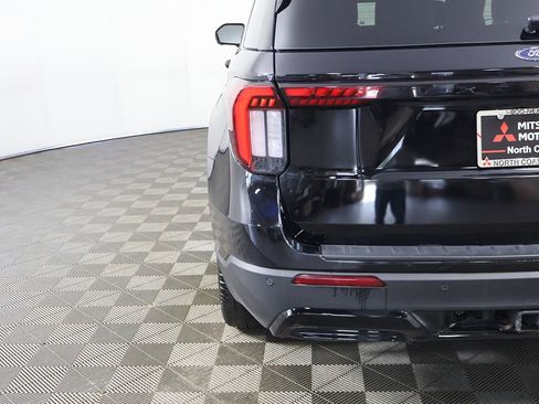 Used 2025 Ford Explorer ST-Line w/ ST-Line Street Pack AWD/4WD image 15