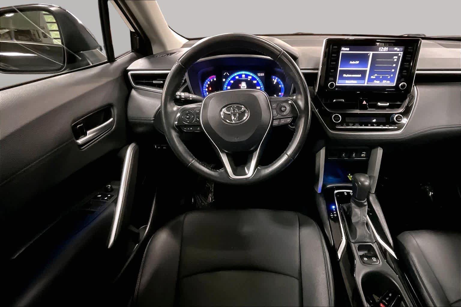 Used 2022 Toyota Corolla Cross XLE w/ Convenience Package AWD/4WD image 6