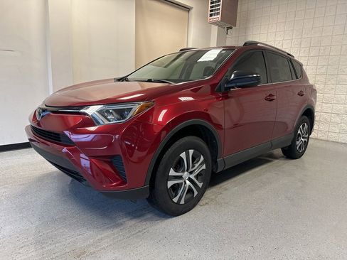Used 2018 Toyota RAV4 LE image 2
