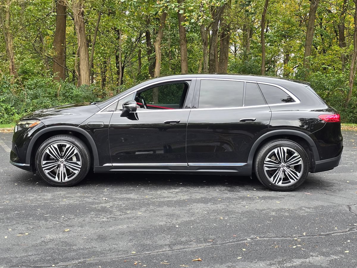Used 2023 Mercedes-Benz EQS 450+ SUV image 3