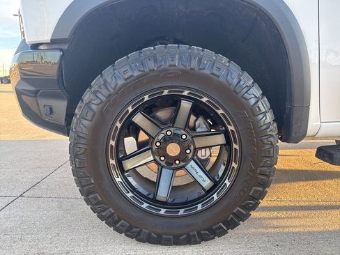 Used 2025 Chevrolet Silverado 1500 ZR2 w/ Technology Package image 12