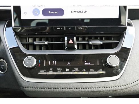 Used 2025 Toyota Corolla XLE image 24