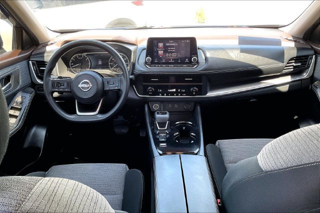 Used 2023 Nissan Rogue SV FWD image 15