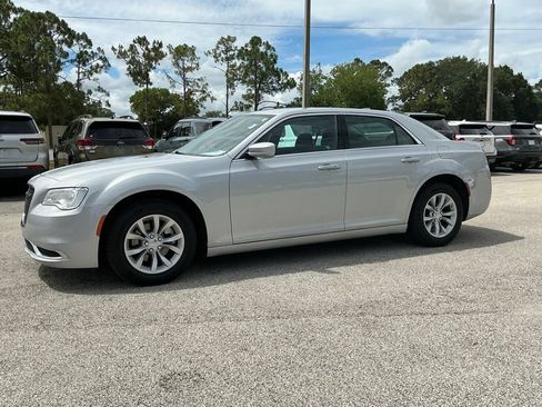 Used 2023 Chrysler 300 Touring RWD image 6
