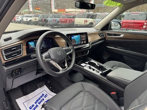 Used 2024 Volkswagen Atlas SE image 16