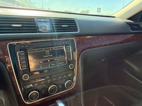 Used 2013 Volkswagen Passat TDI SEL Premium FWD image 16