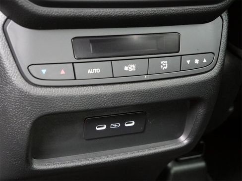 Used 2024 Honda Pilot Touring image 14