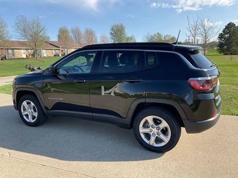 Used 2023 Jeep Compass Latitude w/ Convenience Group AWD/4WD image 6