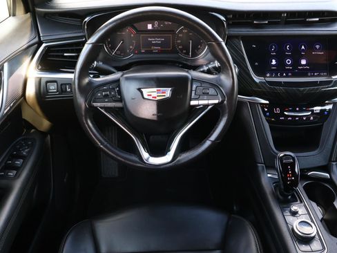 Used 2023 Cadillac XT6 Premium Luxury image 15