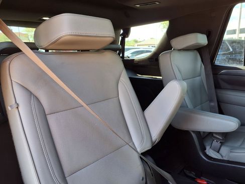 Used 2021 GMC Yukon SLT w/ SLT Luxury Plus Package RWD image 16