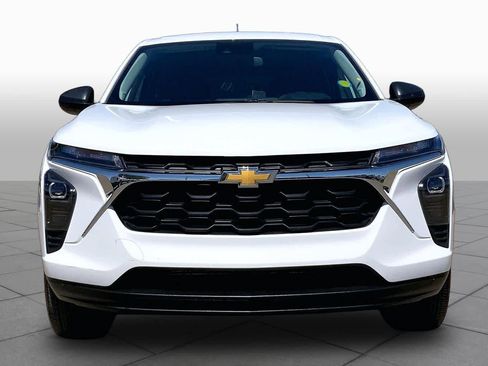 Used 2025 Chevrolet Trax LS image 4