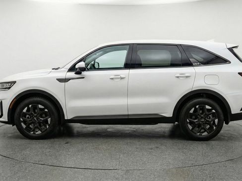 Used 2024 Kia Sorento S FWD image 5