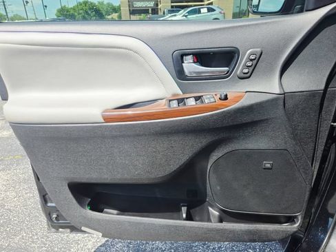 Used 2019 Toyota Sienna Limited Premium AWD/4WD image 37