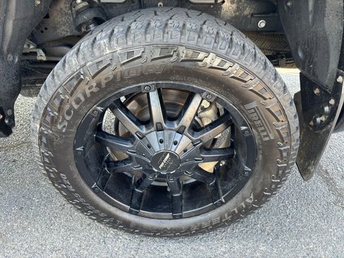 Used 2019 Toyota Tundra Platinum image 19