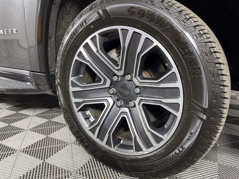 Used 2024 Jeep Wagoneer Series II w/ Flexible Seating Group image 15