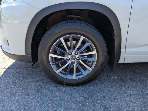 Used 2018 Toyota Highlander XLE AWD/4WD image 61