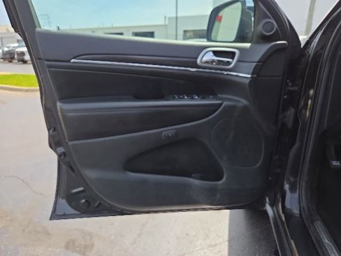 Used 2019 Jeep Grand Cherokee Limited AWD/4WD image 10