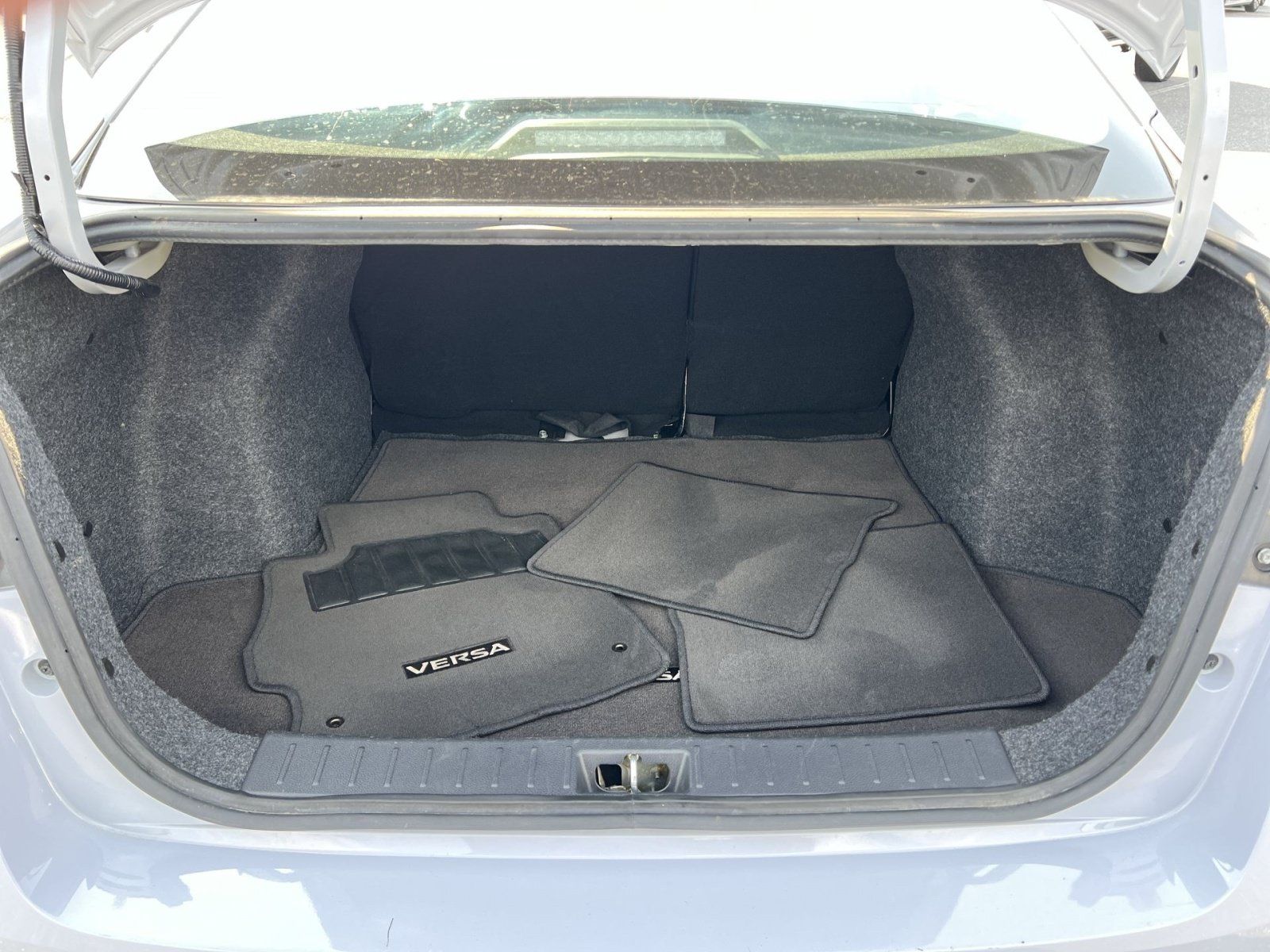 Used 2025 Nissan Versa SR FWD image 24