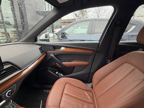 Used 2021 Audi Q5 2.0T Premium w/ Convenience Package image 16