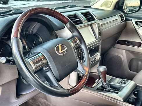 Used 2019 Lexus GX 460 Premium image 10