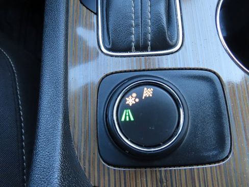 Used 2017 GMC Acadia SLE image 21