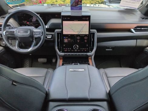 Used 2025 GMC Yukon XL Denali AWD/4WD image 22