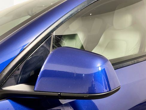 Used 2022 Tesla Model Y Long Range image 12