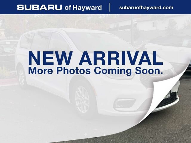 Used 2024 Chrysler Pacifica Touring-L FWD image 1