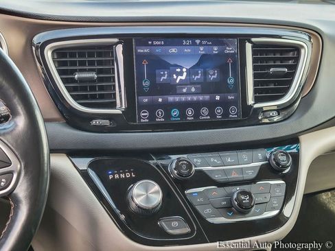 Used 2019 Chrysler Pacifica Touring-L w/ Advanced Safetytec Group image 23