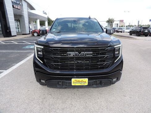 Used 2022 GMC Sierra 1500 Elevation w/ Elevation Premium Package AWD/4WD image 2