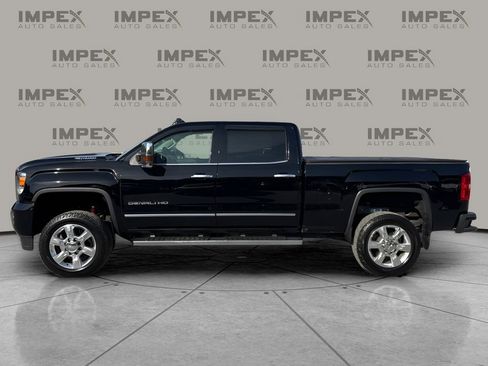 Used 2019 GMC Sierra 2500 Denali w/ Duramax Plus Package image 2