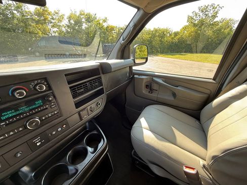 Used 2015 GMC Savana 3500 LT w/ LT Preferred Equipment Group RWD image 22