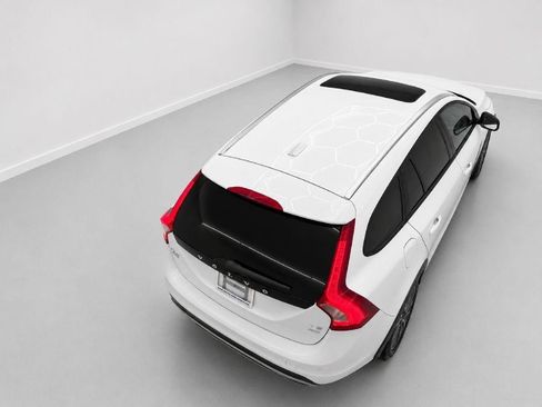 Used 2016 Volvo V60 T5 Cross Country AWD/4WD image 33