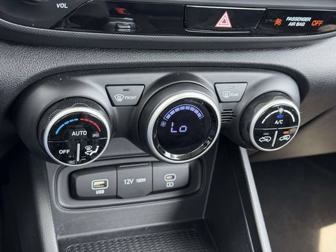 Used 2025 Hyundai Venue SEL FWD image 5