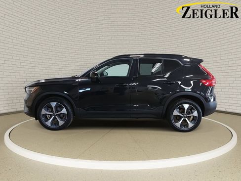 Used 2024 Volvo XC40 B5 Plus w/ Climate Package AWD/4WD image 8