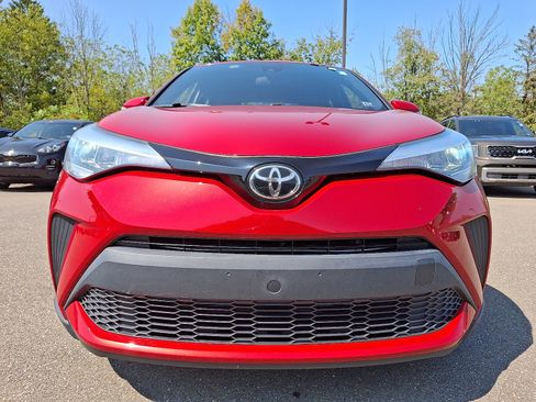 Used 2020 Toyota C-HR XLE image 2