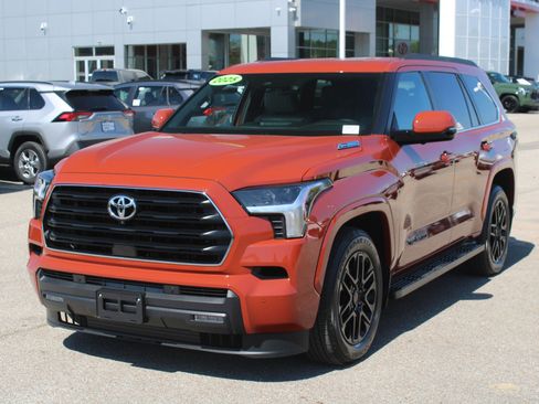 Used 2025 Toyota Sequoia SR5 w/ SR5 Premium Package image 2